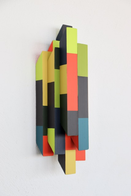 Beatriz Olano, Recto, 2023, acrylic on wood, 12 x 36,5 x 9 cm.